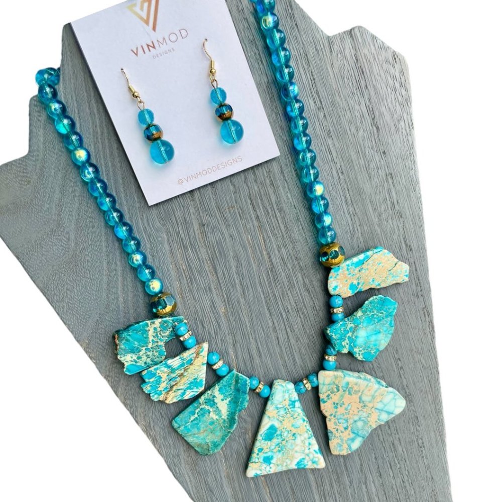 VINMOD Designs Blue & Cream Stone with Crystal Accents Necklace Set 21" - 22.5"